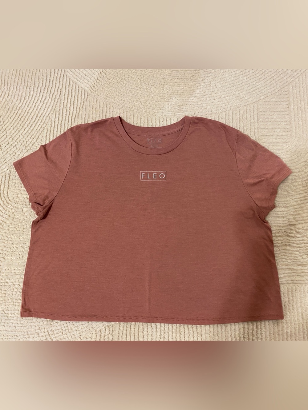 Fleo Womens Large Pink Cropped Tee in GUC